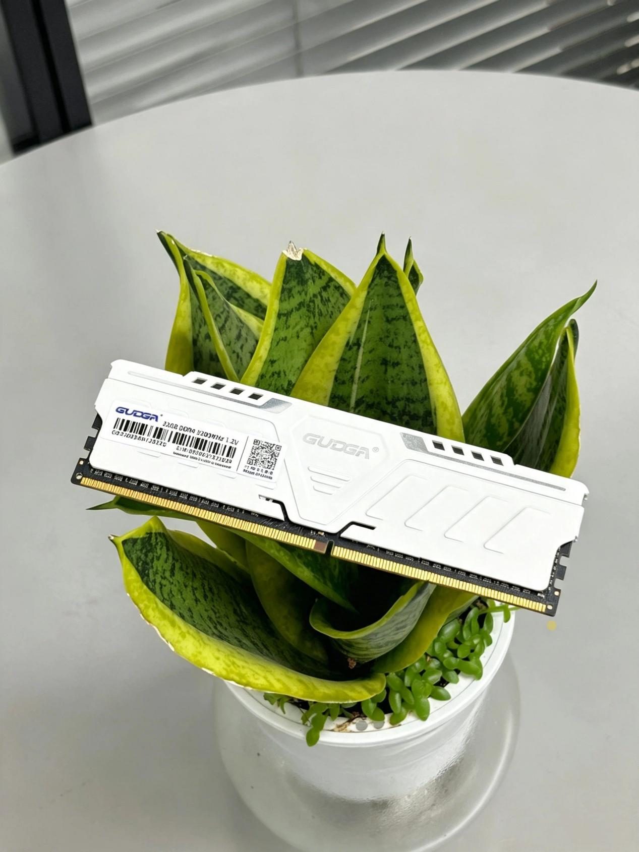 GUDGA esittelee uuden DDR4-RAM-muistin, jossa on jäähdytysliivit, joka on rakennettu alkuperäisillä Samsung/SK Hynix/Micron -siruilla